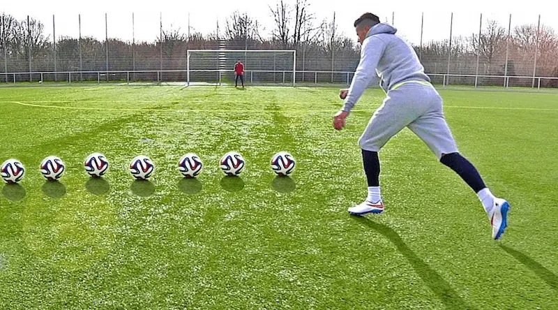 How to perform effective curling in soccer