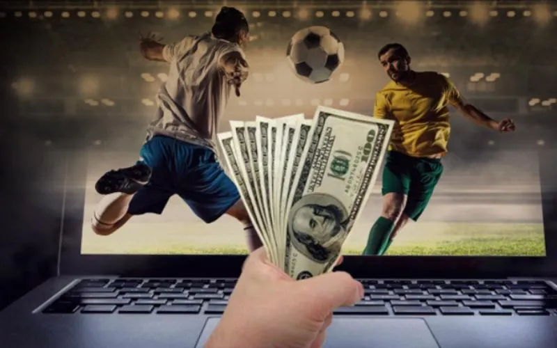 What is the general concept of mixed parlay betting?