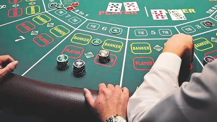 What are the rules of Baccarat?